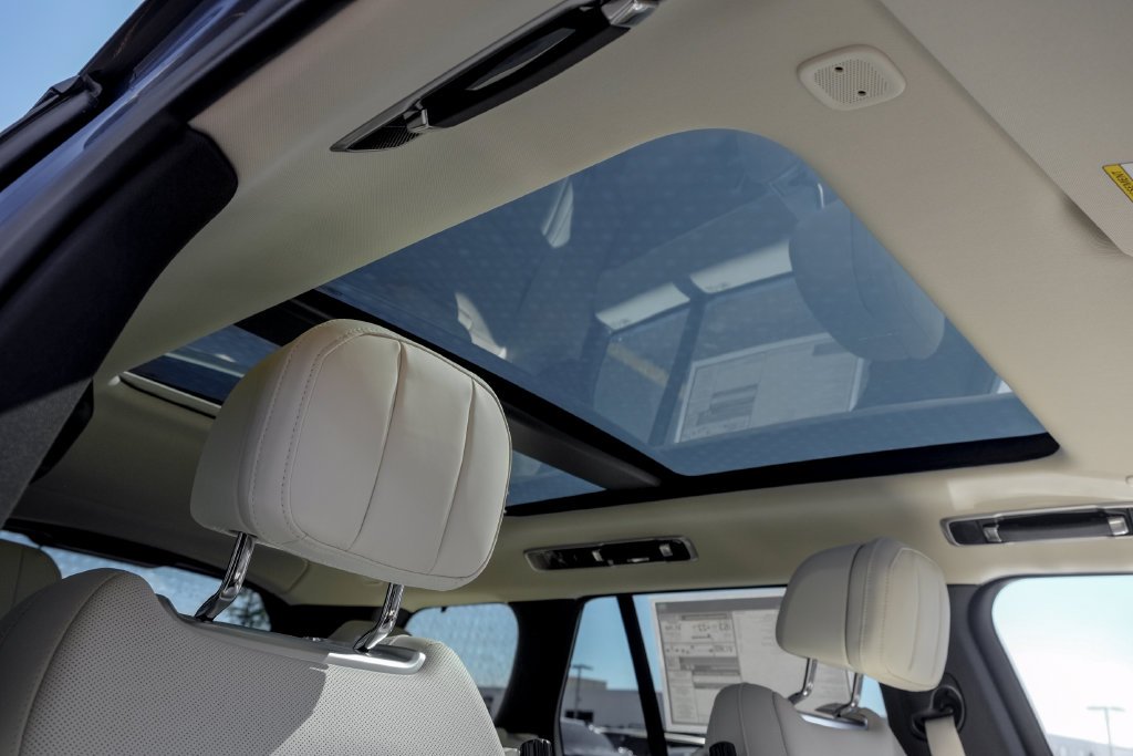 New 2027 Varesine Blue Land Rover SE image 23
