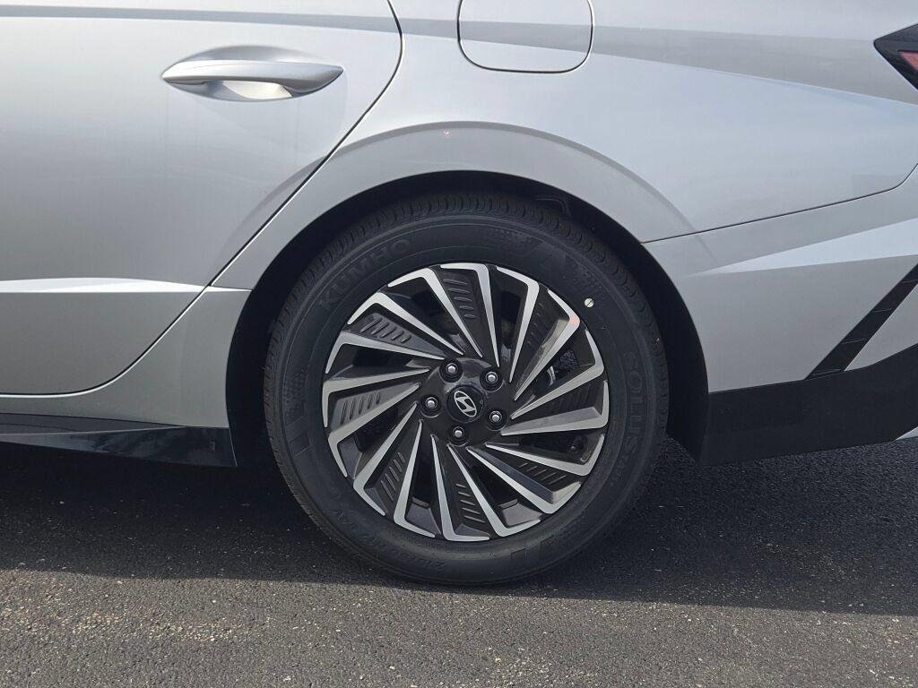 2025 Hyundai Sonata Hybrid Limited - Photo 17
