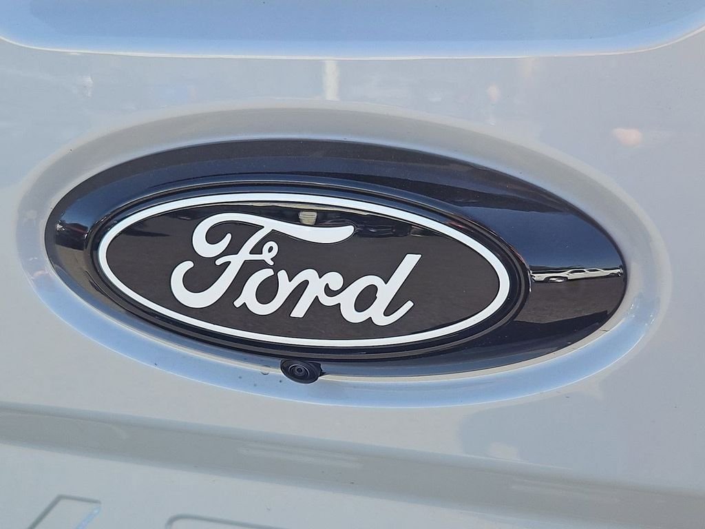 New 2025 Space White Metallic Ford XLT image 58