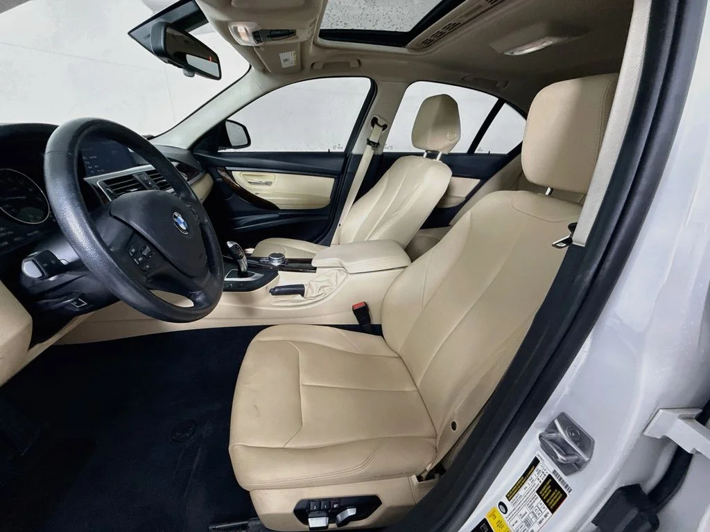 Used 2018 Mineral White Metallic BMW 320i xDrive image 21