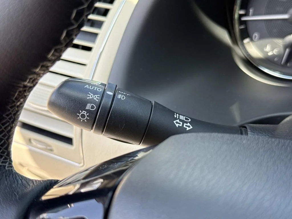 Used 2022 White INFINITI LUXE image 45