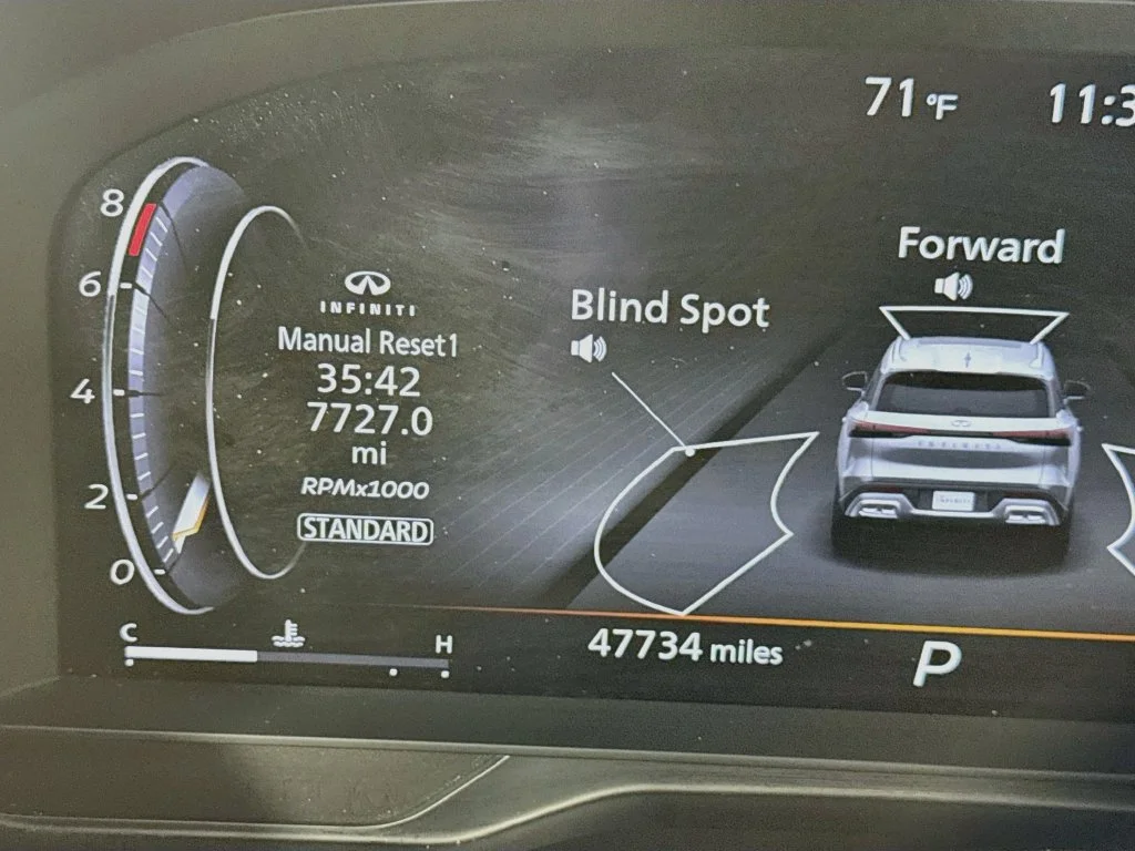 Certified Used 2024 Silver INFINITI LUXE image 17