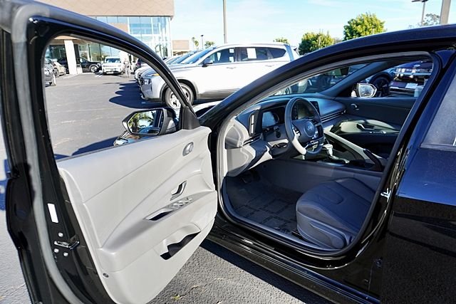 Used 2024 Black Hyundai SE image 33