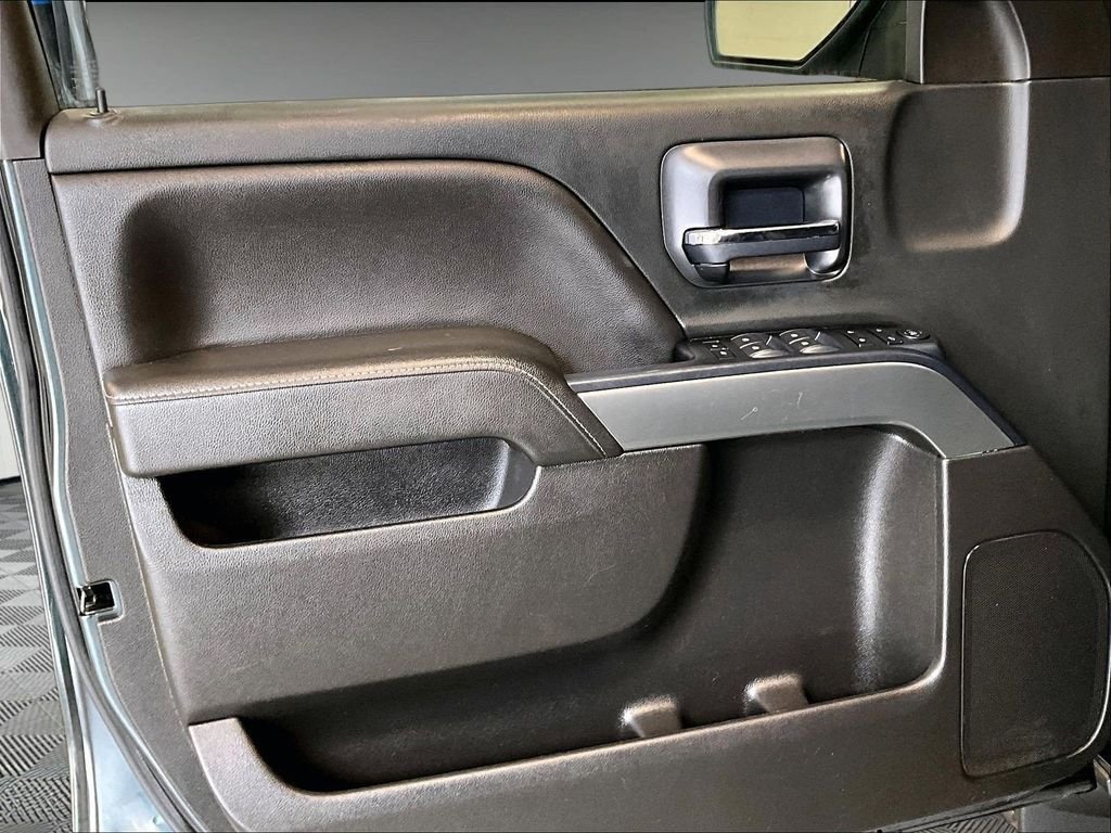 Used 2018 Gray Chevrolet LT image 9