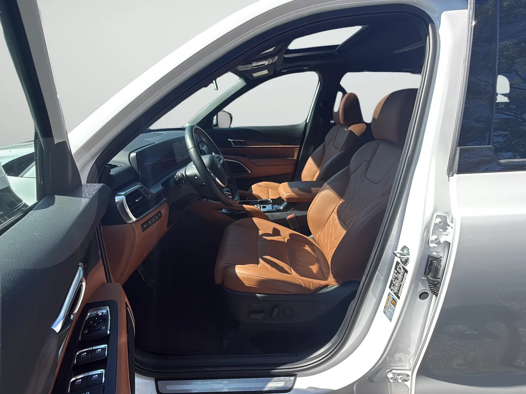 Used 2025 White Kia SX X-Line image 37