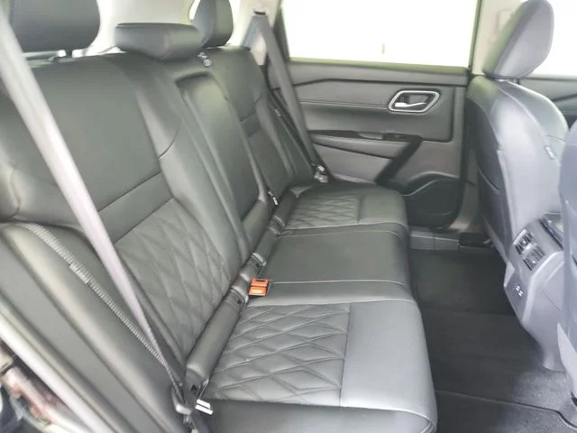 Used 2024 Black Nissan Platinum image 40