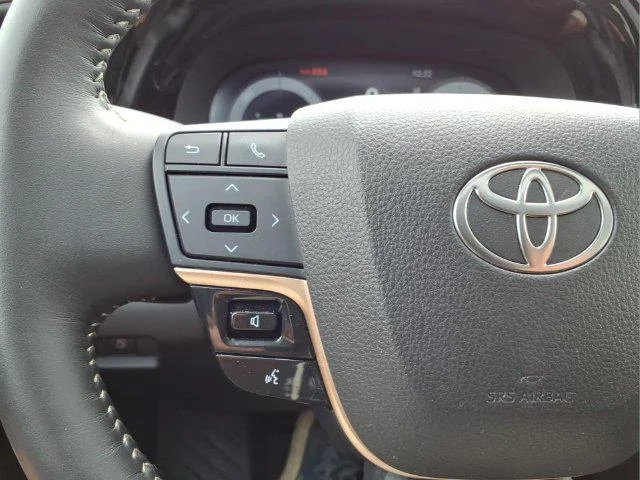 Certified Used 2025 OXYGEN WHITE Toyota  image 24