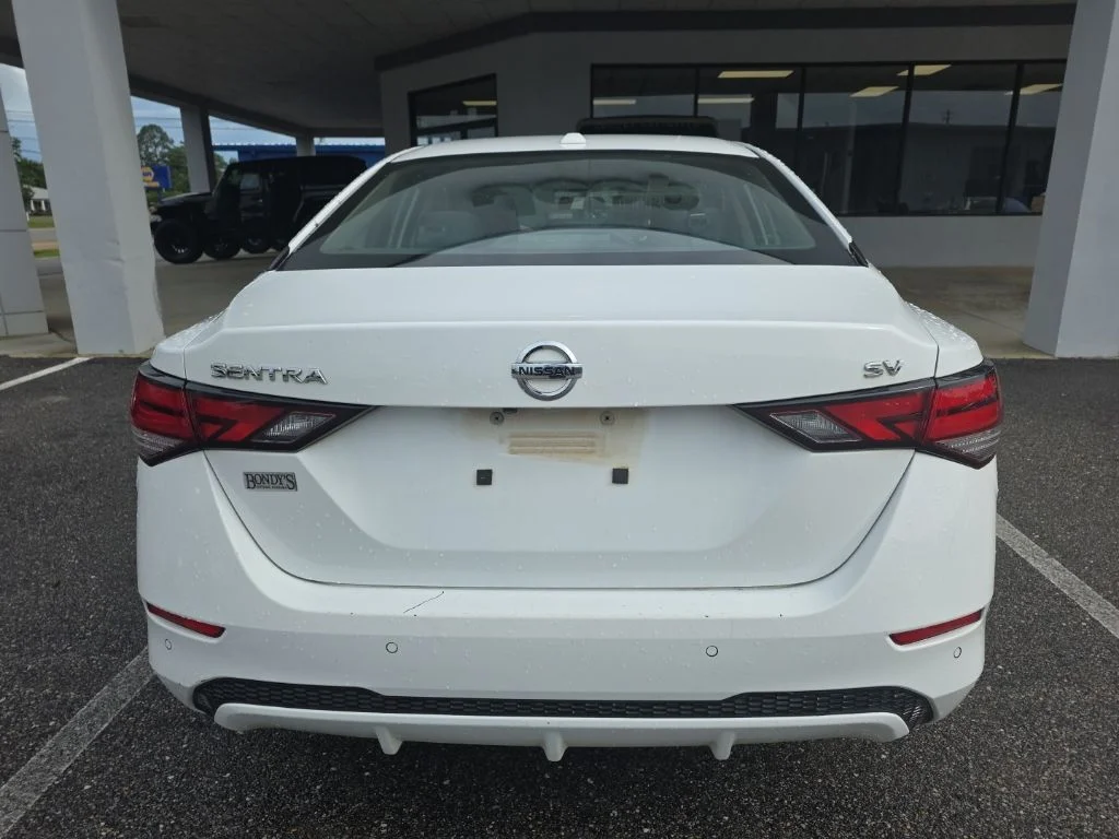 Used 2022 White Nissan SV image 4