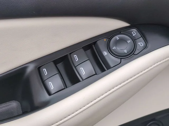 Used 2024 White Buick Essence image 13