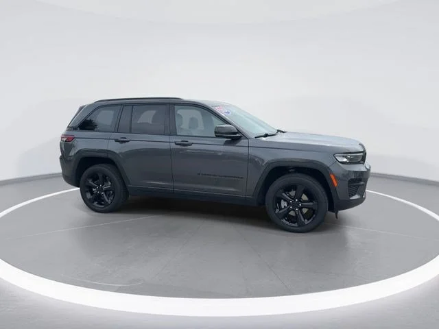 Used 2024 Gray Jeep Altitude X image 8