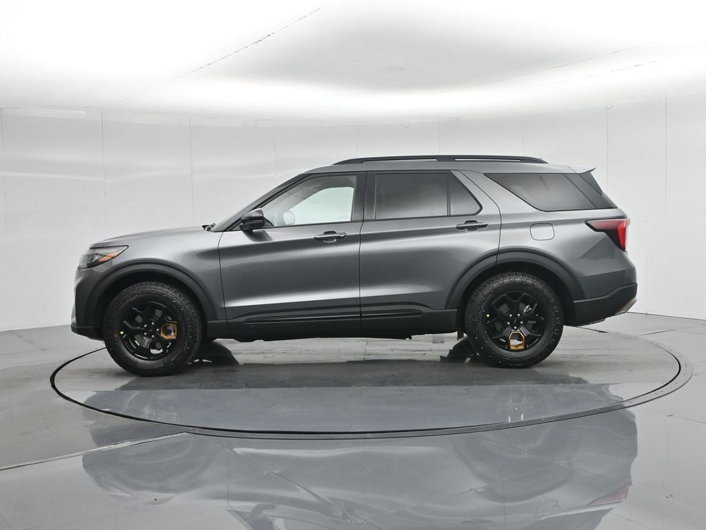 New 2026 Carbonized Gray Metallic Ford Tremor image 36