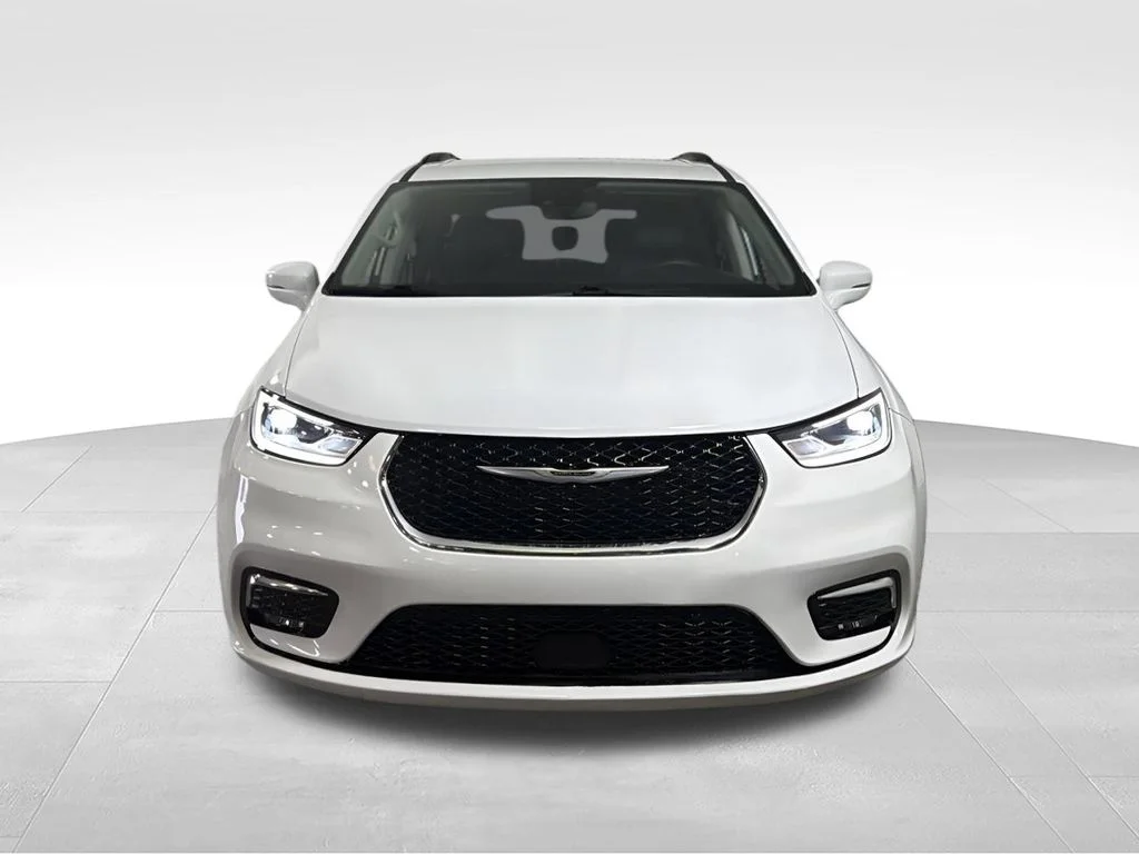 Used 2022 White Chrysler Touring L image 16