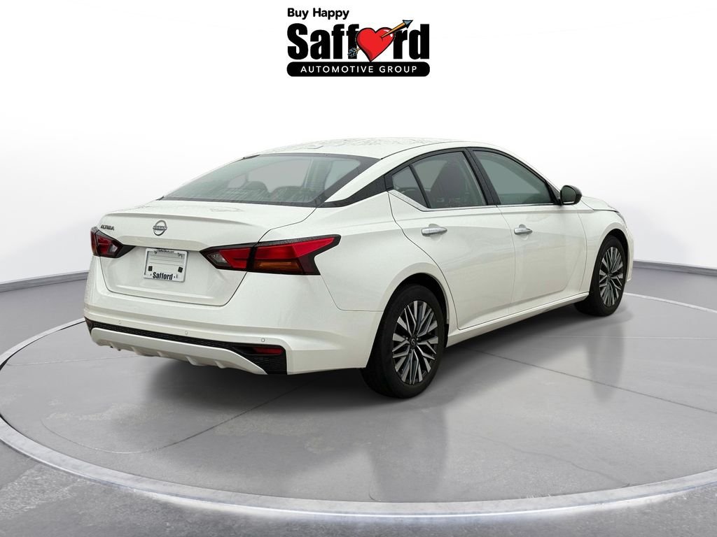 Used 2025 White Nissan 2.5 SV image 8