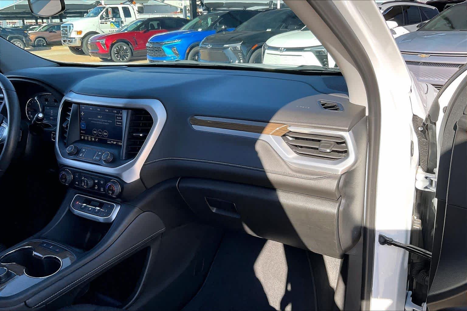 2023 GMC Acadia SLE - Photo 18