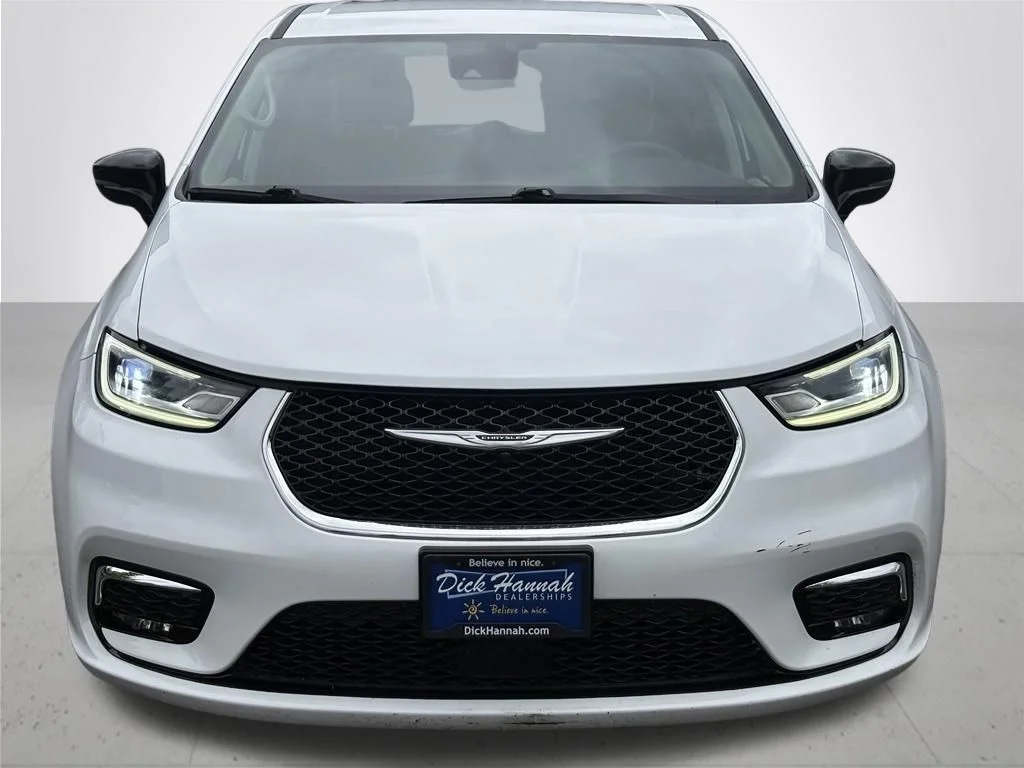 Used 2024 White Chrysler Touring L image 2