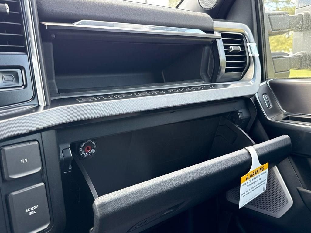 New 2026 Star White Metallic Tri-Coat Ford F-250® Platinum® image 40