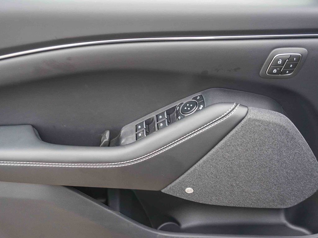 New 2026 Star White Metallic Tri-coat Ford Premium image 18
