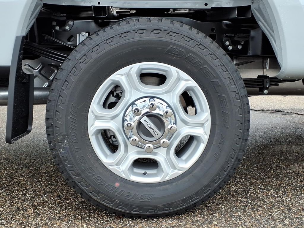 New 2026 Avalanche Ford F-350® XLT image 11