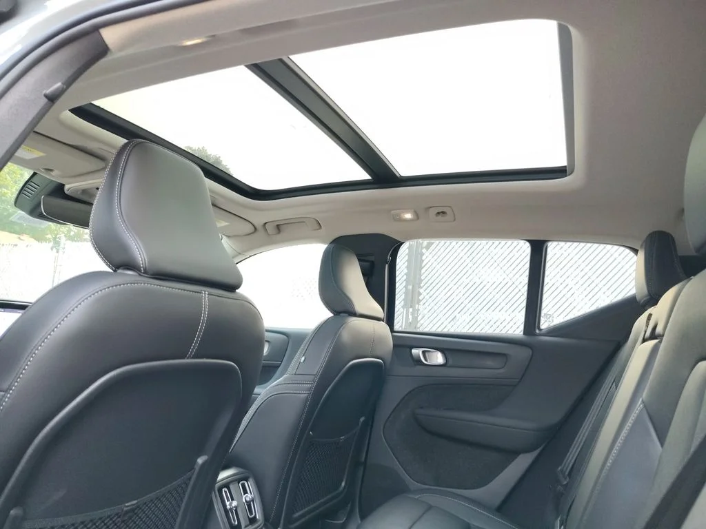 2026 Volvo XC40 Plus - Photo 25