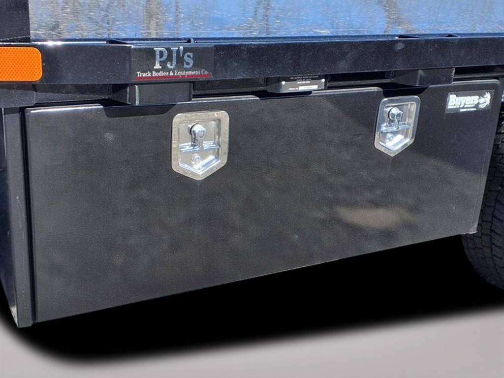 New 2024 Summit White Chevrolet LT image 5