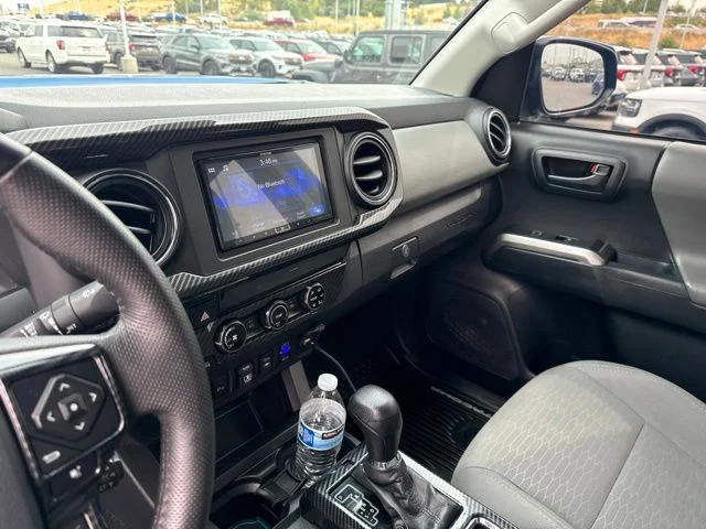 Used 2018 Blue Toyota SR5 image 9