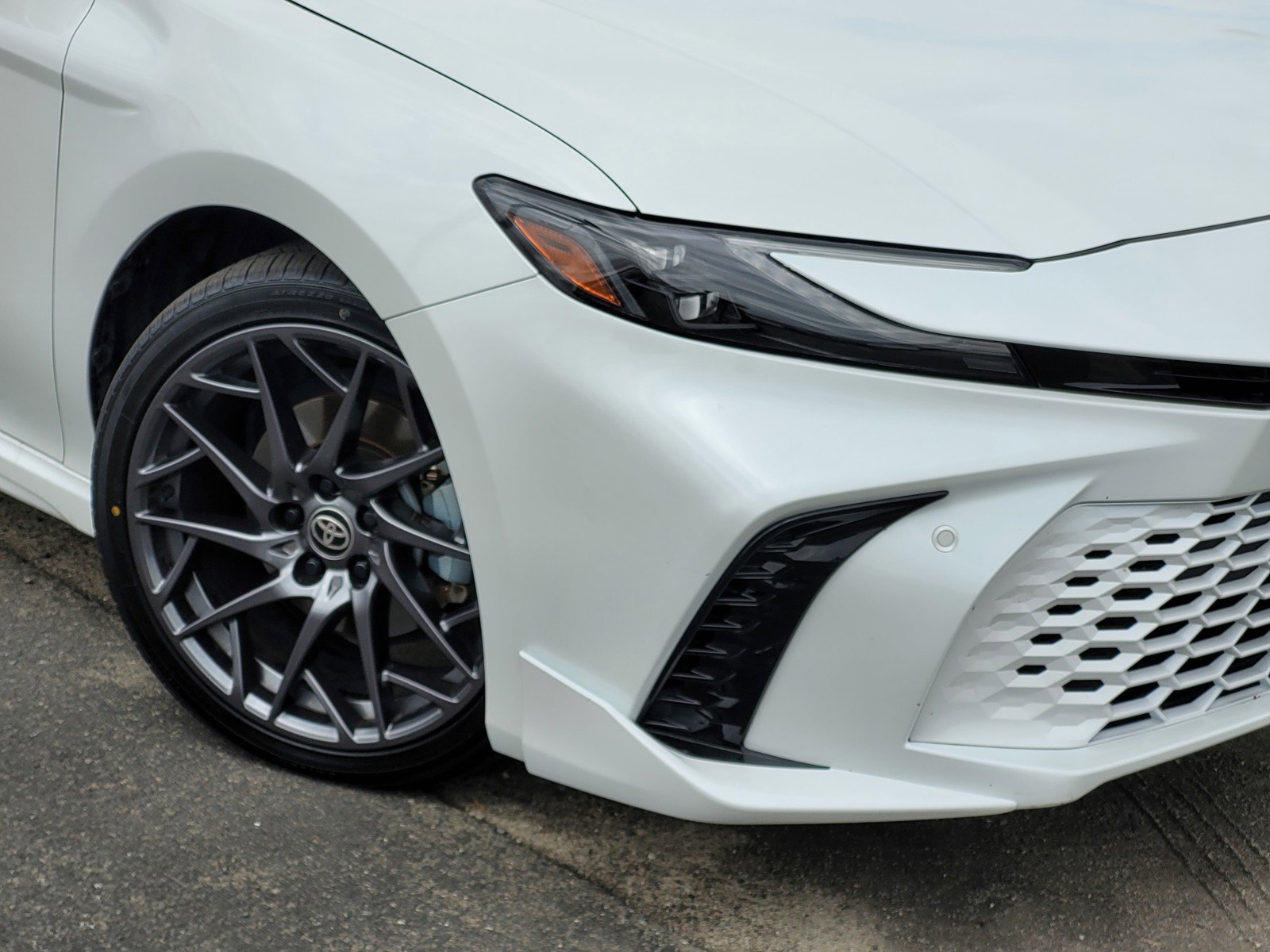 Used 2025  Toyota  image 9