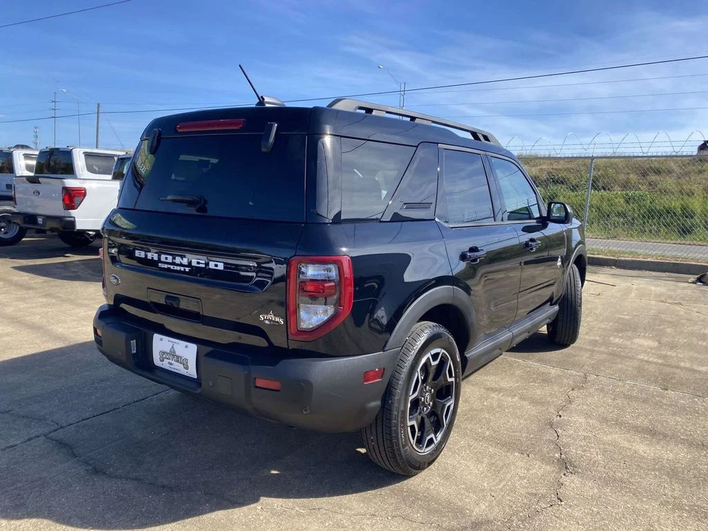 New 2025 Shadow Black Ford Outer Banks® image 3