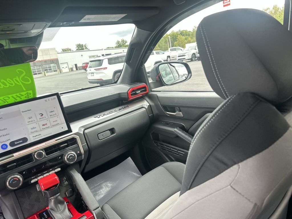 2025 Toyota Tacoma TRD Sport - Photo 11