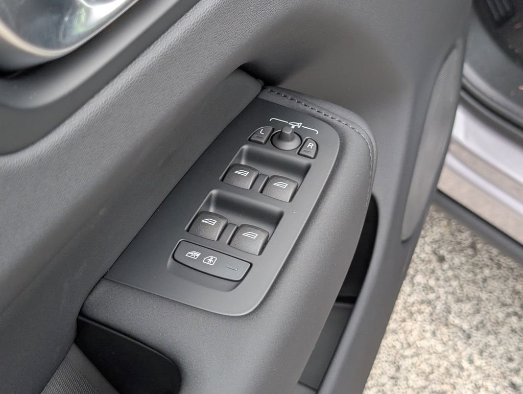 2026 Volvo XC60 Plus - Photo 13