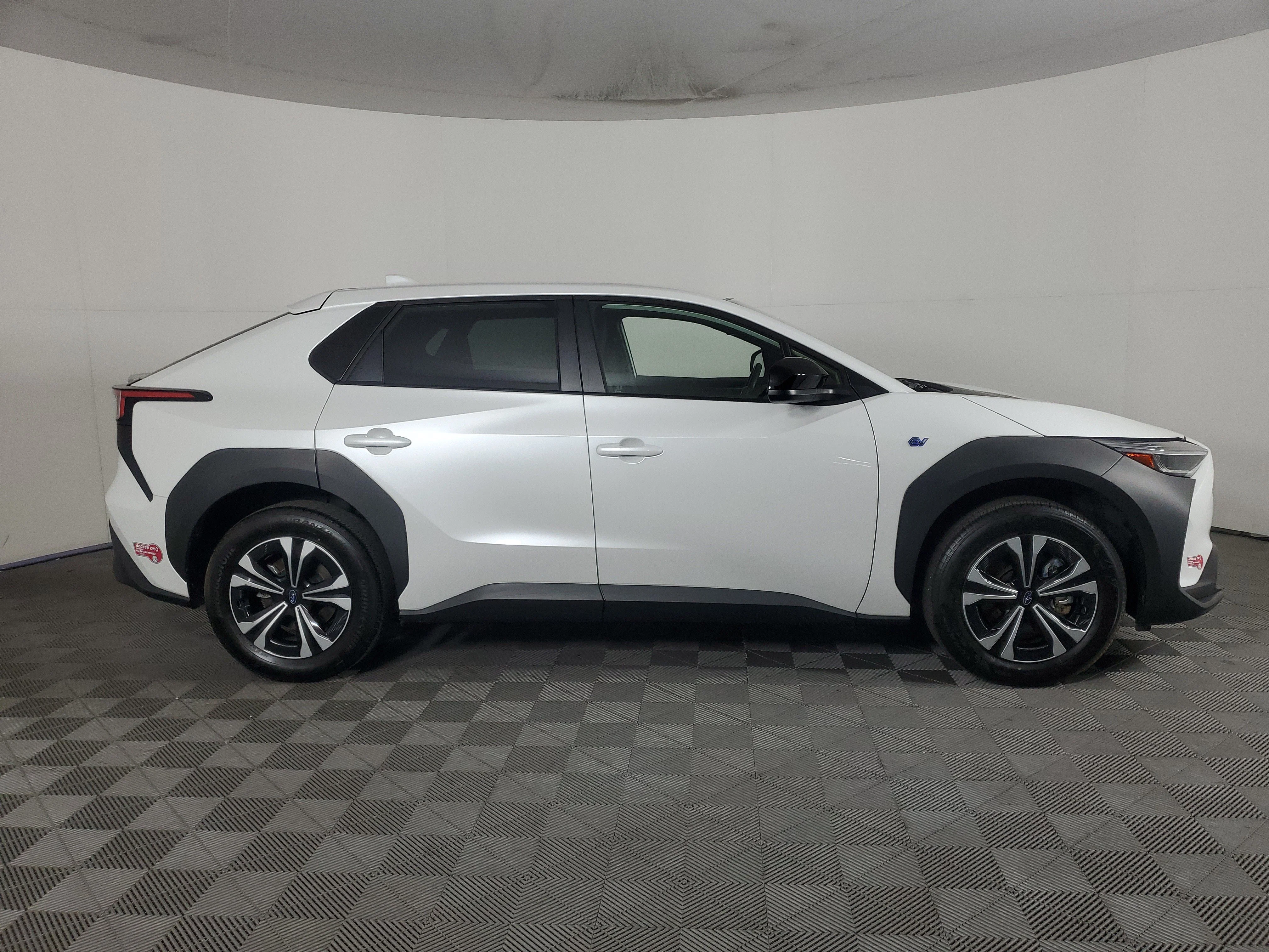 Used 2023 Cosmic White Pearl Subaru Premium image 3