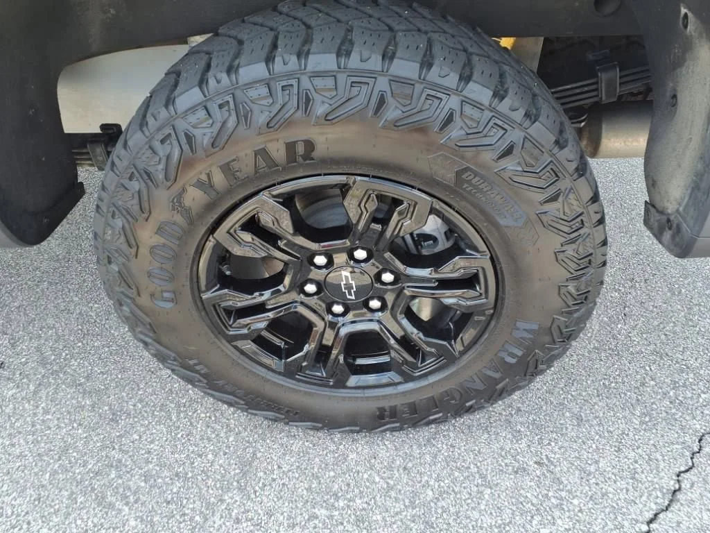 2023 Chevrolet Silverado 1500 ZR2 - Photo 10