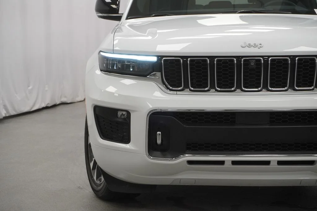 Used 2025 White Jeep Overland image 7