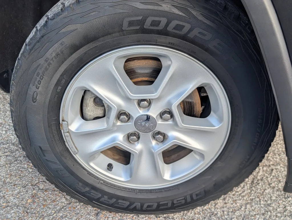 Used 2017 Black Jeep Laredo image 10