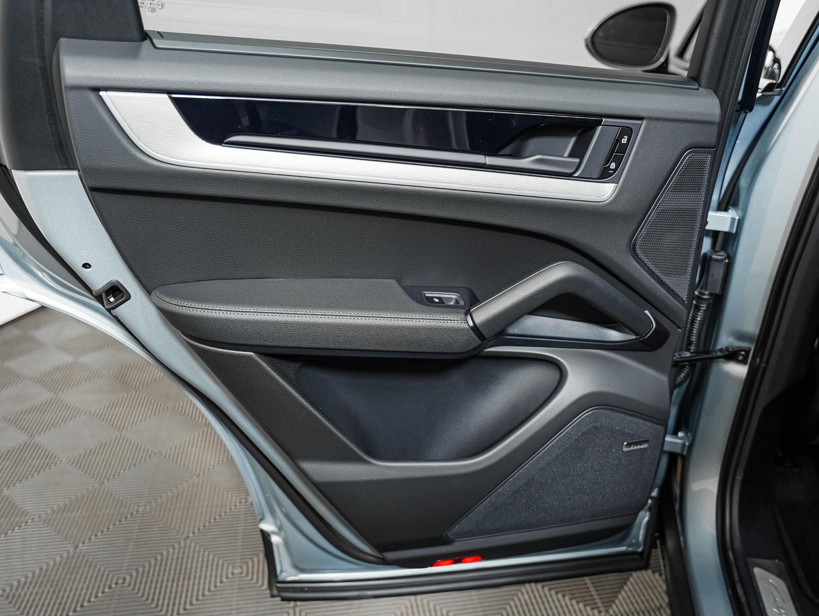New 2026 DOLOMITE SILVER Porsche  image 26