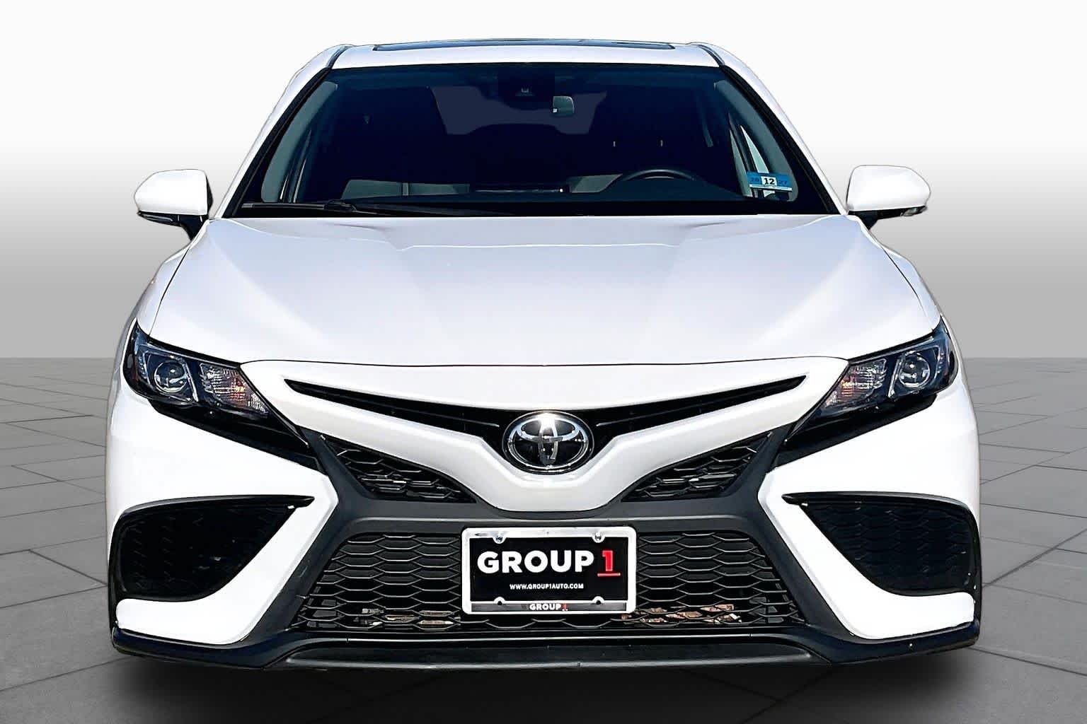 Used 2021 Super White Toyota SE image 4