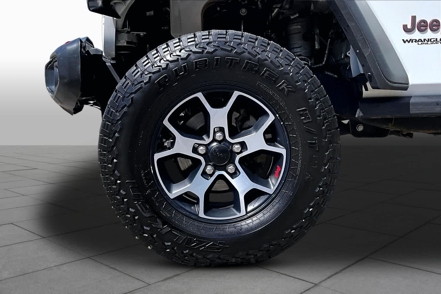 Used 2022 Bright White Clearcoat Jeep Unlimited Rubicon image 10