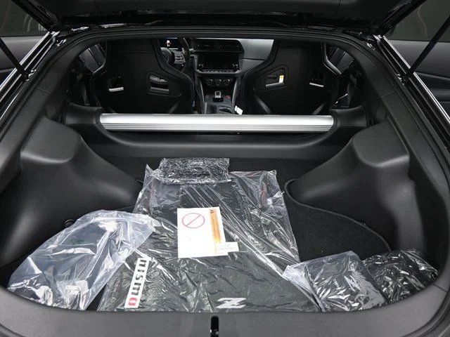 2025 Nissan Z NISMO - Photo 13