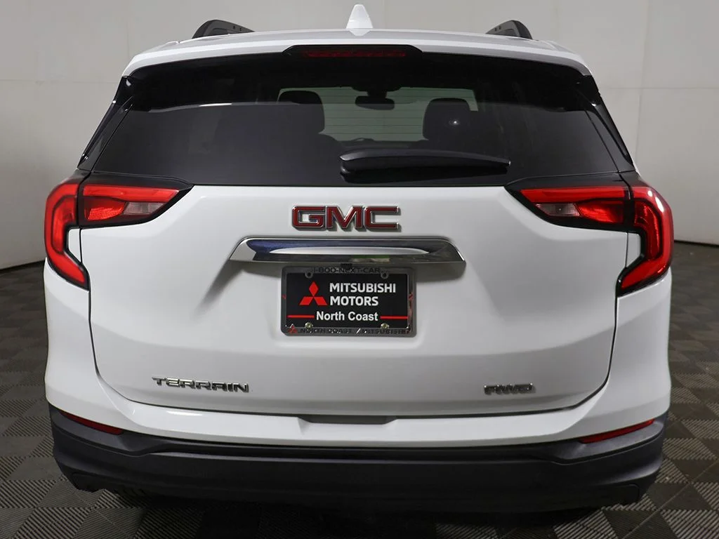 Used 2020 White GMC SLE image 8