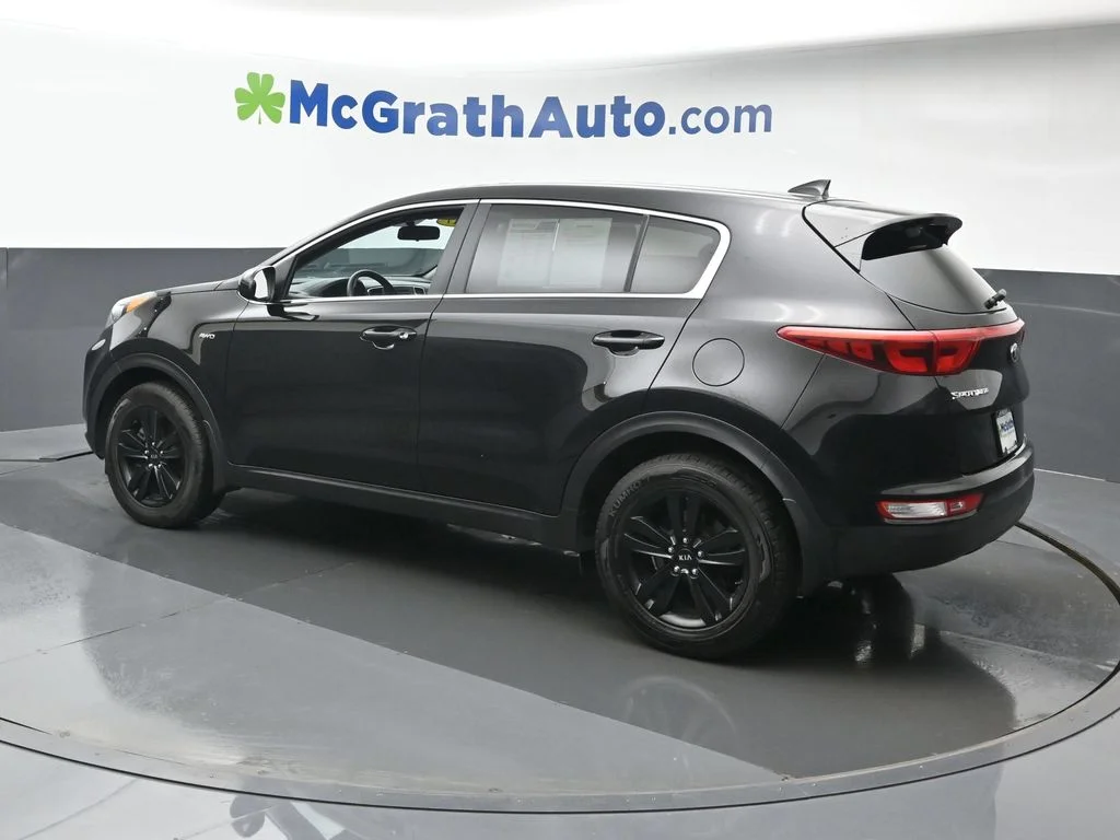 Used 2017 Red Kia LX image 22