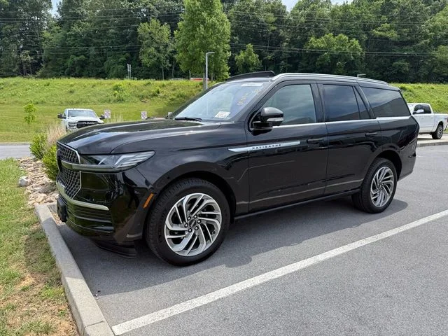 Used 2025 Black Lincoln Reserve image 3