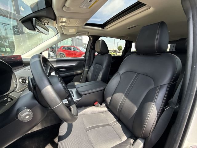 Used 2024 White Mazda Preferred image 11