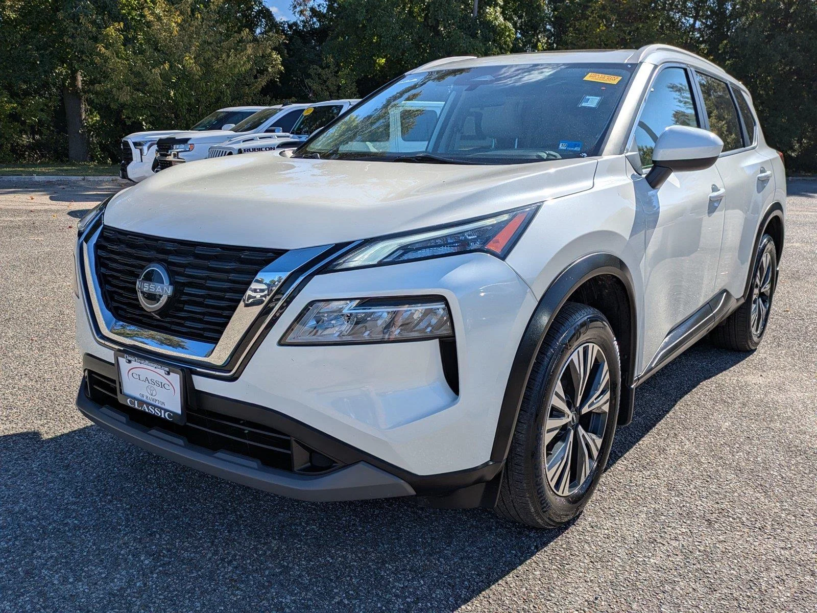 Used 2023 Pearl White Tricoat Nissan SV image 8