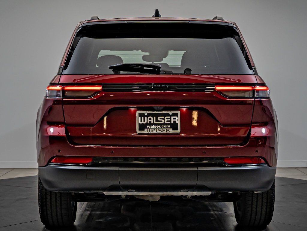 Used 2023 Velvet Red Pearlcoat Jeep Altitude image 6