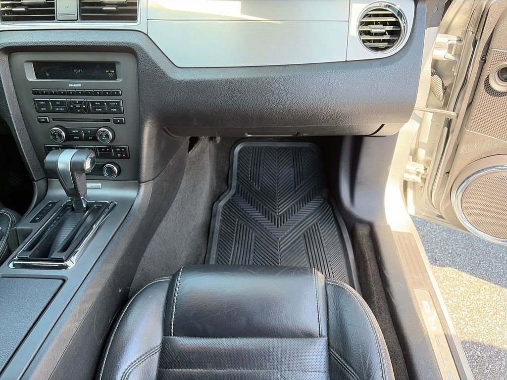 Used 2012  Ford V6 image 12