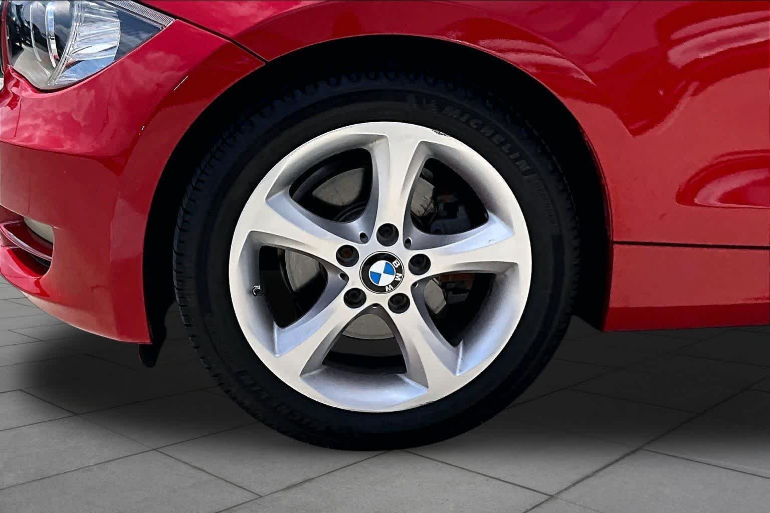 Used 2009 Alpine White BMW 128i image 8