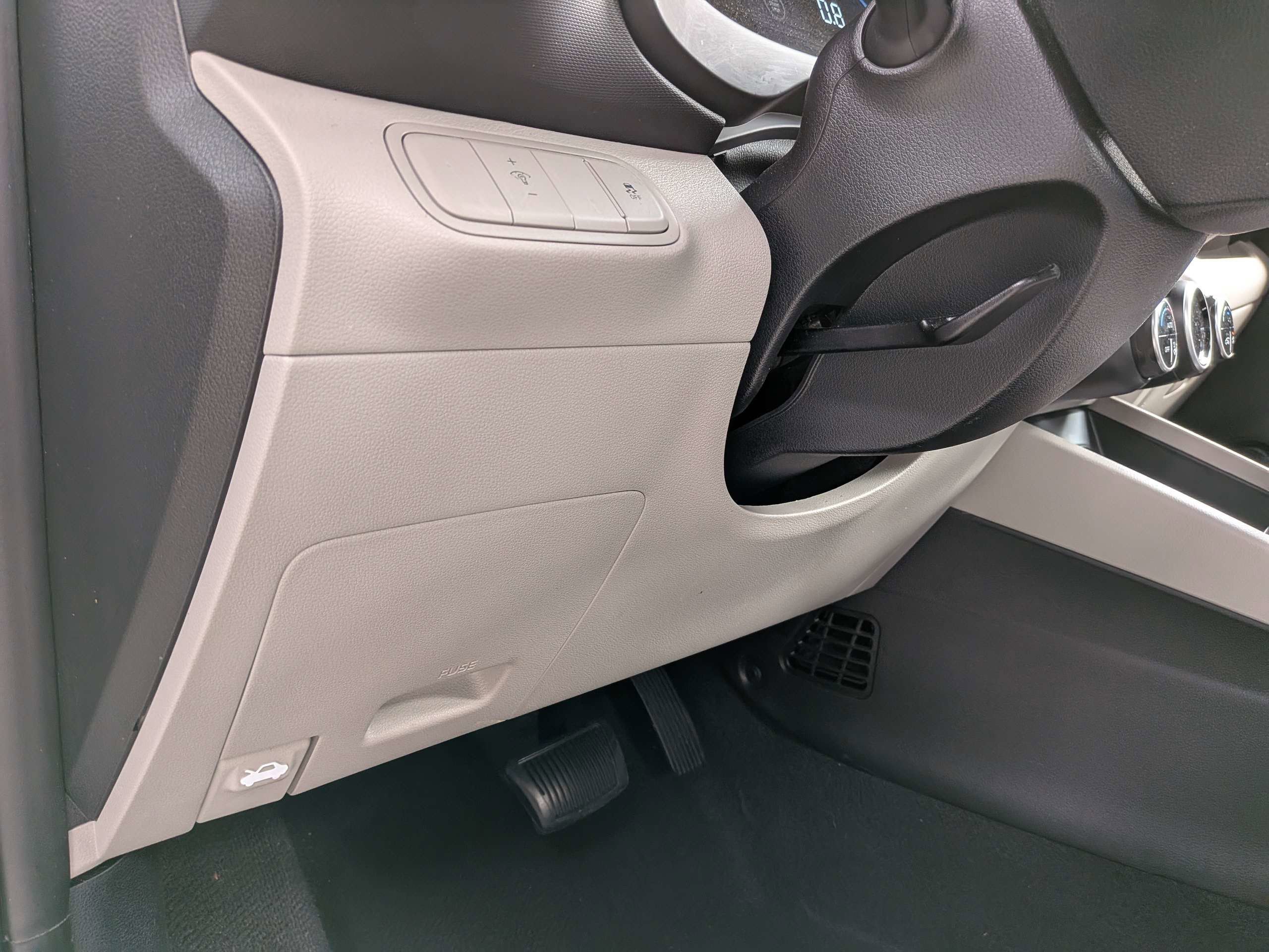 Used 2025 White Hyundai SEL image 16