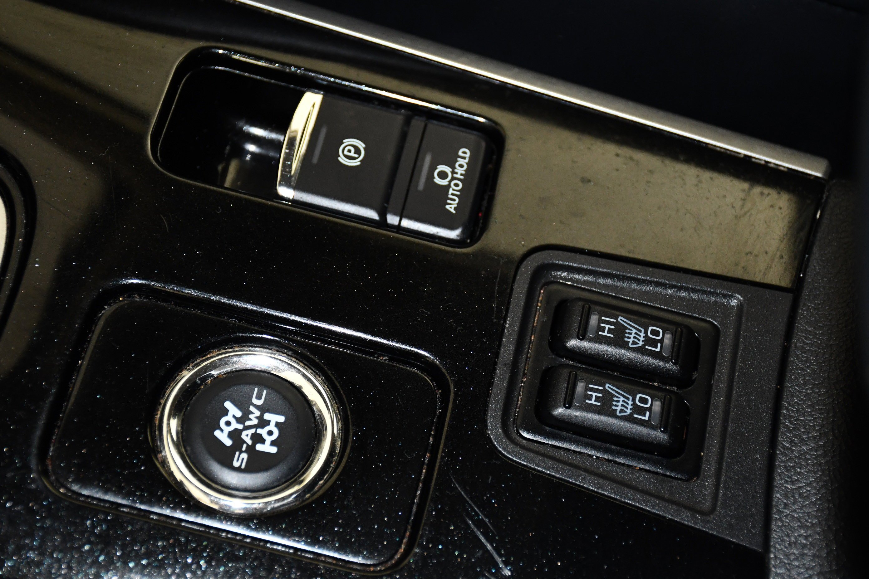Used 2020 Labrador Black Metallic Mitsubishi SEL image 31