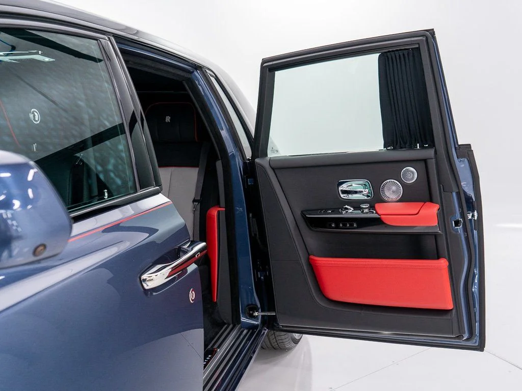 Used 2026 Black Diamond over Iguazu Blue Rolls-Royce  image 21