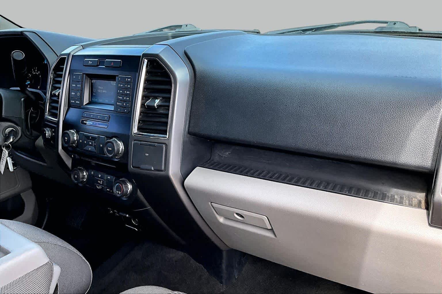 Used 2015 Oxford White Ford XLT image 17
