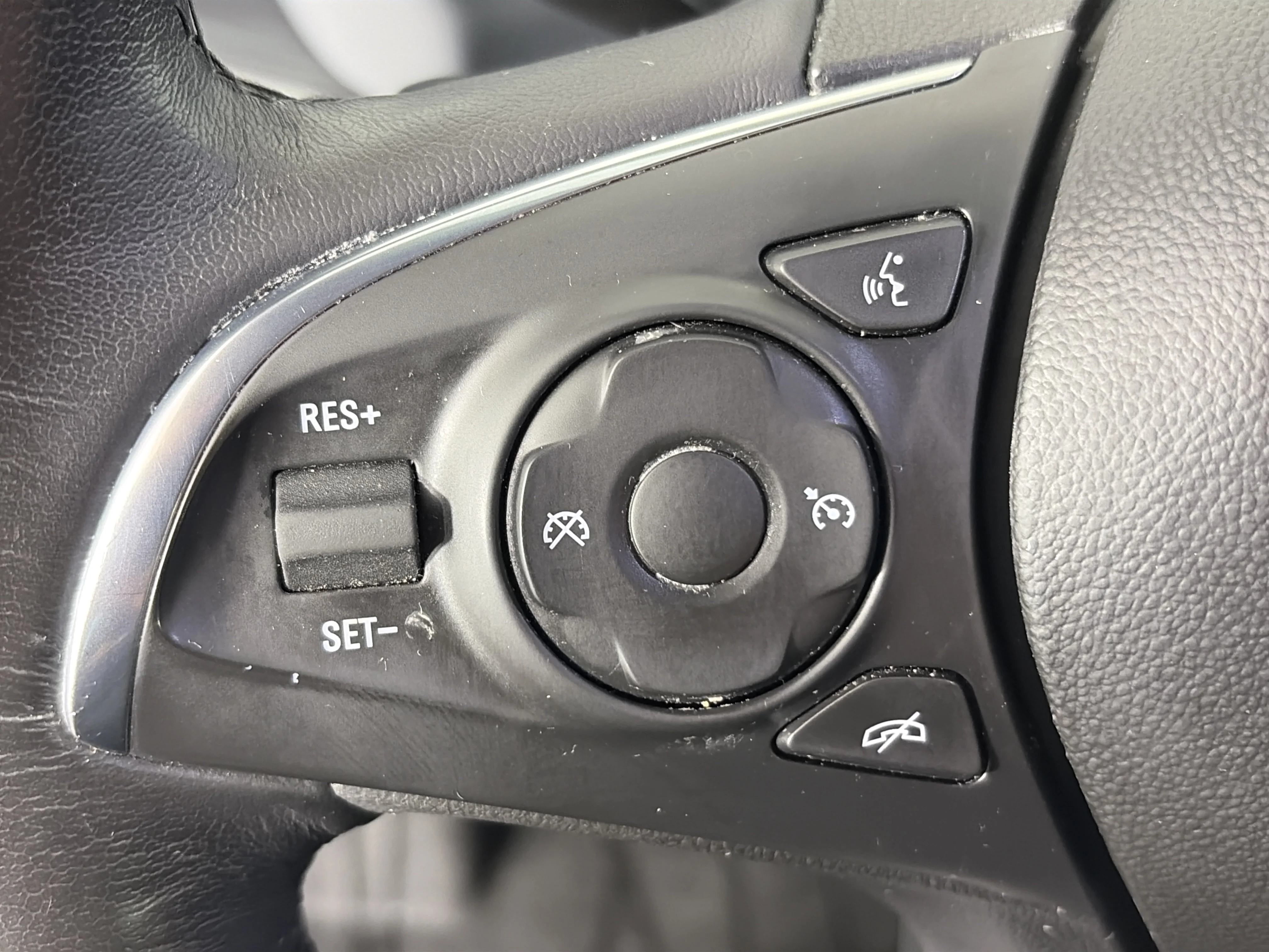 Used 2021 Includes Spectra Gray lower exterior accent color.) Buick Essence image 34